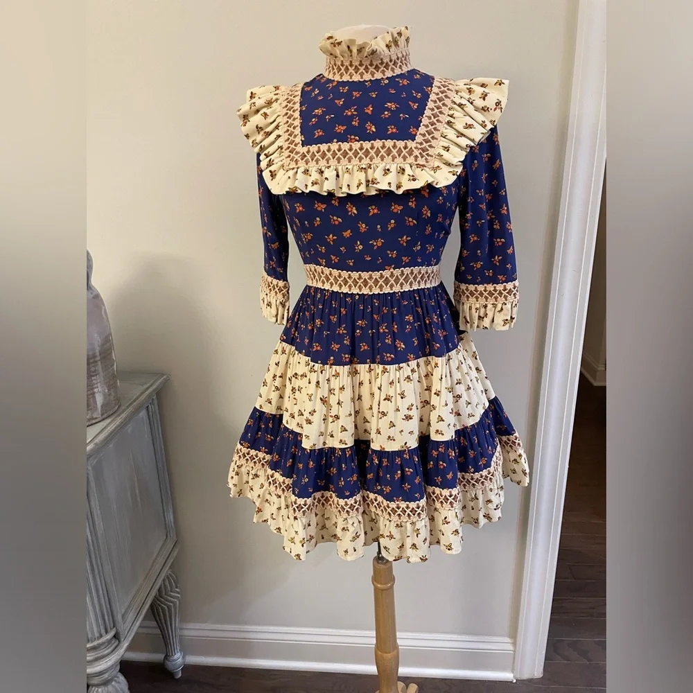 CeliaB Baldo Ruffled Crochet
Floral Print Mini Dress
Size XS - Picture 3 of 13